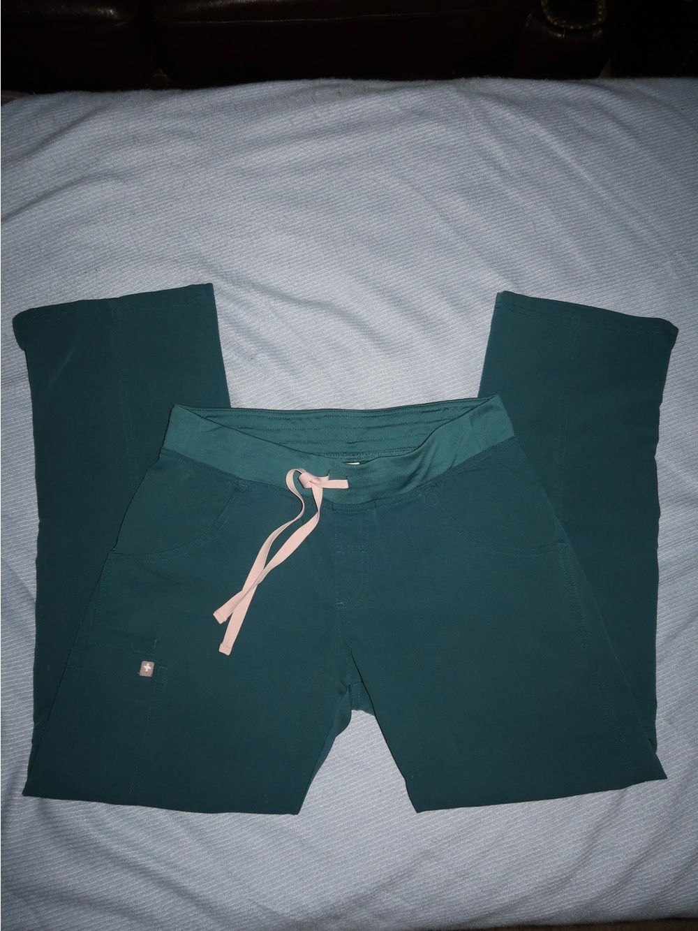 FIGS Caribbean Blue Scrub Top and Bottoms XS/SP pink drawstring - Picture 3 of 5